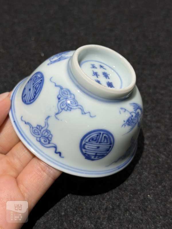 清雍正 青花云鹤团寿纹杯 - 图8
